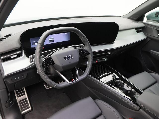 Audi Q3 e-hybrid | S edition | 272 PK Hatchback | 19 inch | Privacyglas | Matrix Led |