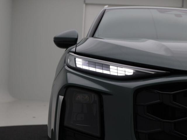 Audi Q3 e-hybrid | S edition | 272 PK Hatchback | 19 inch | Privacyglas | Matrix Led |