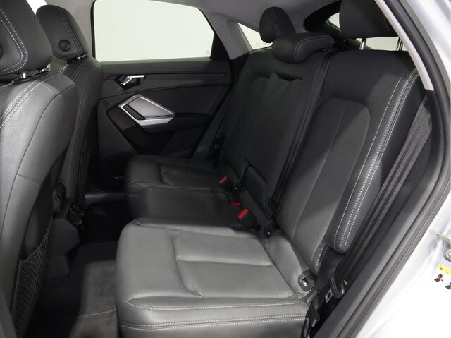 Audi Q3 Sportback 45 TFSI e 245pk Business Edition Navigatie Bluetooth ACC Trekhaak Clima Pdc Led Stoelverwarming