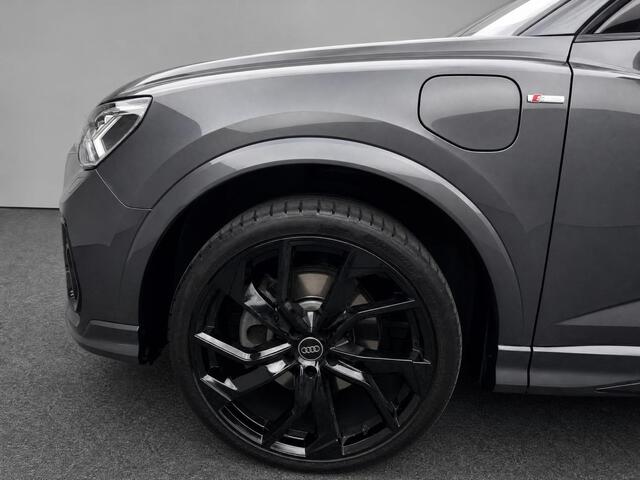 Audi Q3 Sportback 45 TFSIe 245pk S-tronic S Edition · Panoramadak · Lederen Bekleding · Camera · Wegklapbare Trekhaak · Stoelverwarming · Elek. Achterklep · 21'' velgen · Adaptive Cruise Control ·