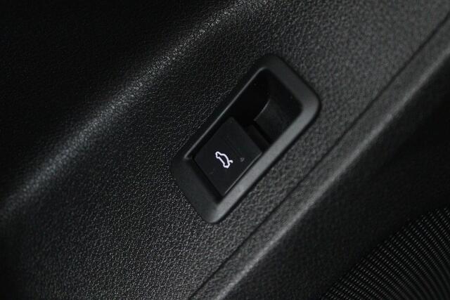 Audi Q3 35 TFSI S Line Pro Line (STOELVERWARMING, CAMERA, CRUISE ADAPTIEF, NAVIGATIE)