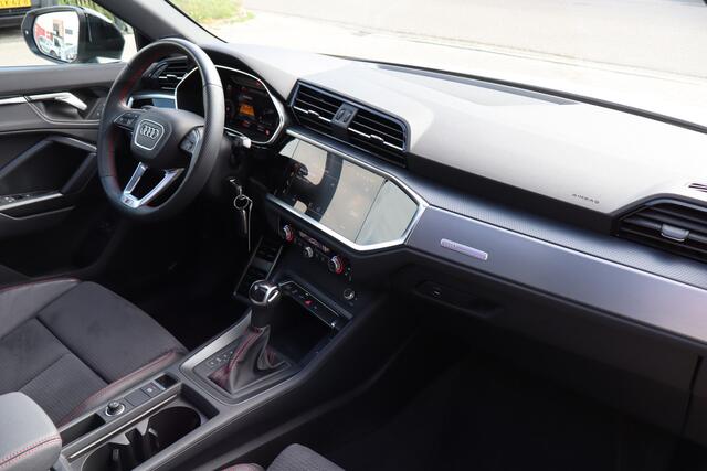 Audi Q3 Sportback 45 TFSI e 3x S-Line/Panoramadak/Stoelverwarming/Apple carplay/Lane assist//Achteruitrijcamera/Adaptieve cruisecontrol/Parkeersensoren/Navigatie
