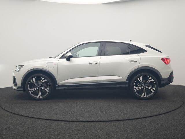 Audi Q3 Sportback 45 TFSI e 2x S Line PHEV 245pk Dealer O.H | Adaptive Cruise | Camera | Blis | Matrix LED | Sportstoelen Verwarmd | Sfeerverlichting | Navigatie | DAB | 20"L.M | Virtual | Plug In Hybrid |
