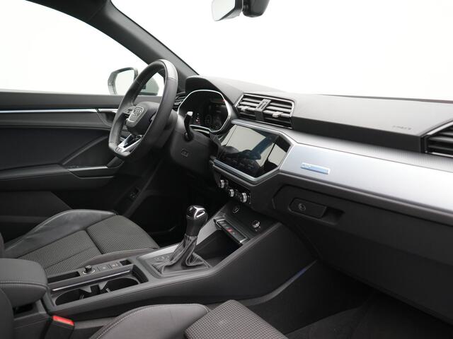 Audi Q3 Sportback 45 TFSI e 2x S Line PHEV 245pk Dealer O.H | Adaptive Cruise | Camera | Blis | Matrix LED | Sportstoelen Verwarmd | Sfeerverlichting | Navigatie | DAB | 20"L.M | Virtual | Plug In Hybrid |