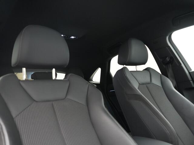 Audi Q3 Sportback 45 TFSI e 2x S Line PHEV 245pk Dealer O.H | Adaptive Cruise | Camera | Blis | Matrix LED | Sportstoelen Verwarmd | Sfeerverlichting | Navigatie | DAB | 20"L.M | Virtual | Plug In Hybrid |
