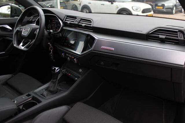 Audi Q3 35 TFSI S Line / CarPlay / Parkeerhulp V+A / 18'' / Sfeerverlichting / Elektr. stoelen / Matrix LED / Virtual Cockpit / Cruise Control