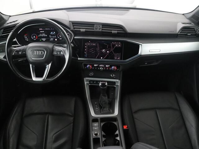Audi Q3 35 TFSI S edition | Leder | Virtual Dashboard | Carplay | Stoelverwarming | Climate control | Cruise control | Camera | Park assist | Navigatie |