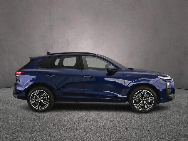 Audi Q3 1.5 e-hybrid 272PK S edition | Privacy-Glas | LED | Techpakket-Plus | 19-Inch | Stoelverwarming | Zwart-Optiek |