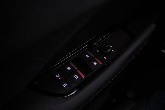 Audi Q3 1.5 e-hybrid 272PK S edition | Privacy-Glas | LED | Techpakket-Plus | 19-Inch | Stoelverwarming | Zwart-Optiek |
