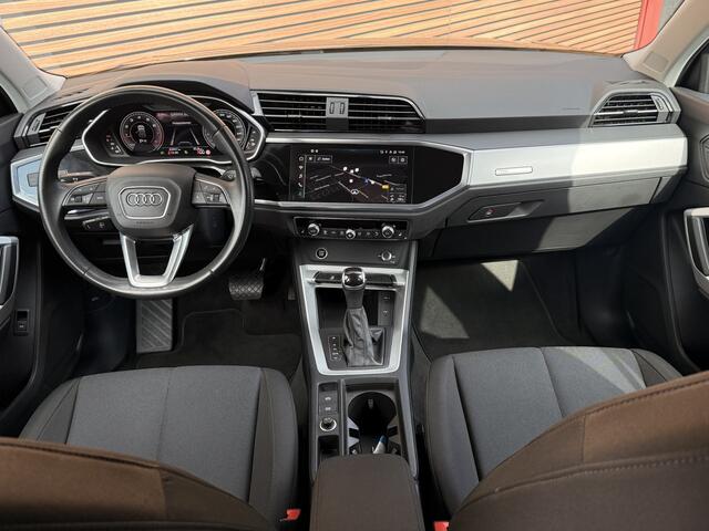Audi Q3 35 TFSI S edition 19inch / Camera / Cruise / Carplay / Navi / Dodehoek