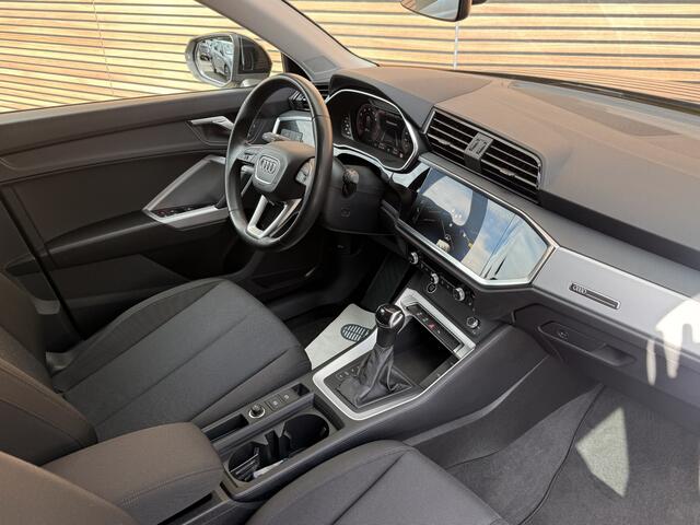 Audi Q3 35 TFSI S edition 19inch / Camera / Cruise / Carplay / Navi / Dodehoek