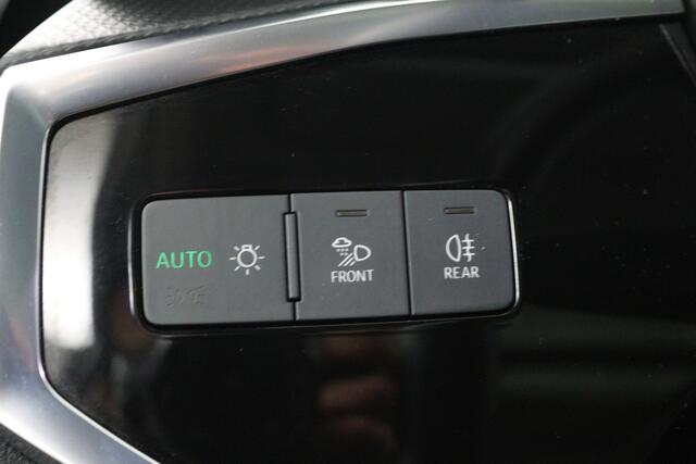 Audi Q3 35 TFSI S Line Pro Line S (PANORAMADAK, SFEERVERLICHTING, CAMERA, STOELVERWARMING, CRUISE CONTROL ADAPTIEF)