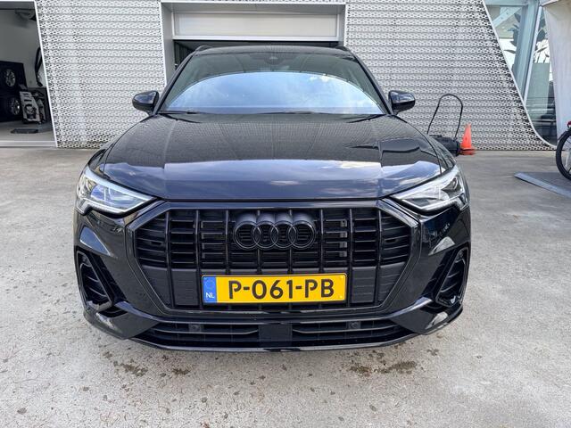Audi Q3 45 TFSI e 245Pk S Edition / Leer / Stoelverwarming / Camera
