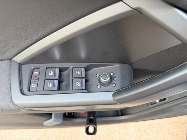 Audi Q3 45 TFSI e 245Pk S Edition / Leer / Stoelverwarming / Camera