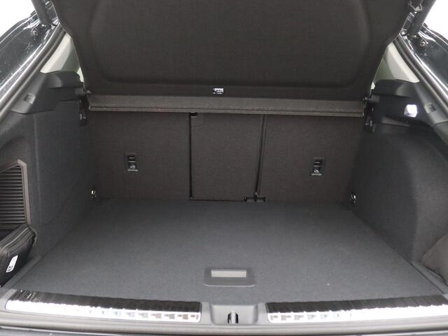 Audi Q3 1.5 e-hybrid Advanced edition 272 PK Full LED koplampen, 20 inch Velgen Audi Sport, Trekhaak, Panoramadak, Navigatie, Keyless, Stoel & Stuurverwarming