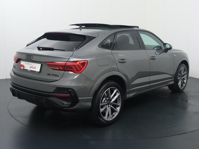 Audi Q3 Sportback 45 TFSI e S Edition | 245 PK | SoH 94% | Adaptive Cruise Control | Achteruitrijcamera | Panoramadak | Volleder | Dodehoek detectie | Climate control | Elektrische achterklep | Navigatiesysteem | Sfeerverlichting | Stoelverwarming | Apple Carplay / Android Auto |