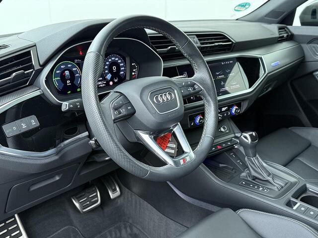Audi Q3 Sportback 45 TFSI e S Edition | 245 PK | SoH 94% | Adaptive Cruise Control | Achteruitrijcamera | Panoramadak | Volleder | Dodehoek detectie | Climate control | Elektrische achterklep | Navigatiesysteem | Sfeerverlichting | Stoelverwarming | Apple Carplay / Android Auto |