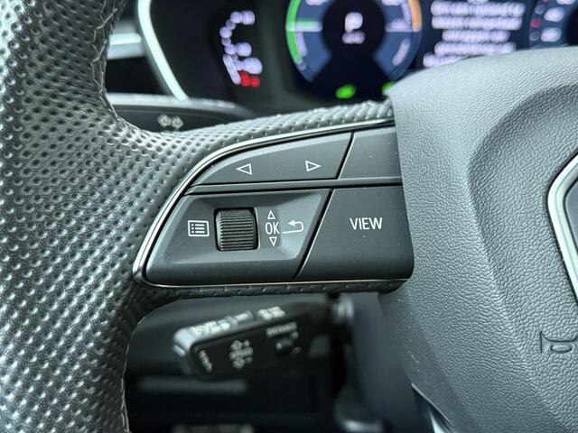 Audi Q3 Sportback 45 TFSI e S Edition | 245 PK | SoH 94% | Adaptive Cruise Control | Achteruitrijcamera | Panoramadak | Volleder | Dodehoek detectie | Climate control | Elektrische achterklep | Navigatiesysteem | Sfeerverlichting | Stoelverwarming | Apple Carplay / Android Auto |