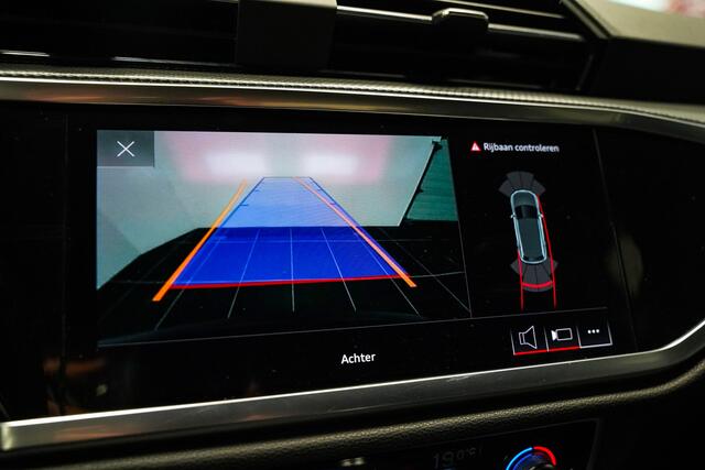Audi Q3 45 TFSI e S-Line Black ed|20 inch|Camera|Alcantara|Acc|Apple car