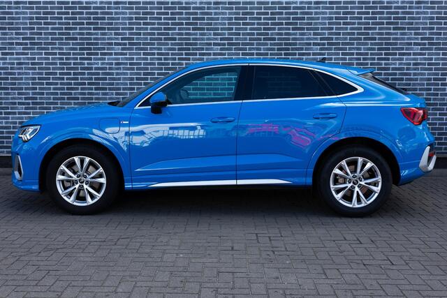 Audi Q3 Sportback 45 TFSI e S Edition | Plug-in Hybrid (PHEV) | Achteruitrijcamera | Parkeersensoren | Virtual Cockpit Groot | Stoelverwarming | Keyless Entry | Elektrische Achterklep | Cruise Control | Navigatie | Apple Carplay | Android Auto