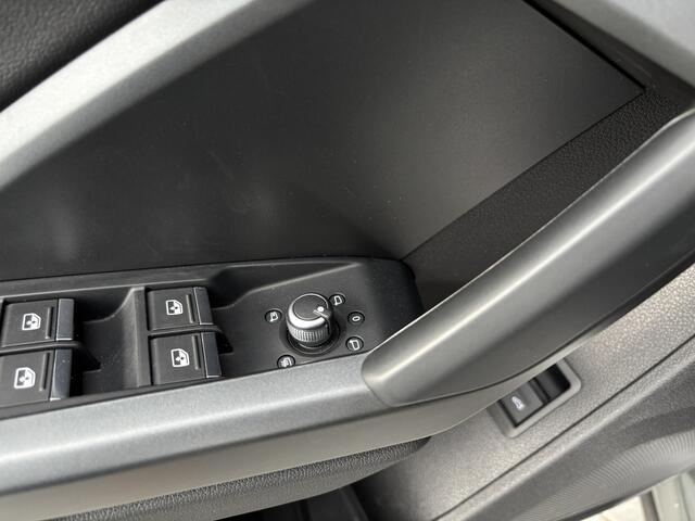 Audi Q3 35 TFSI S-line Chronos grey