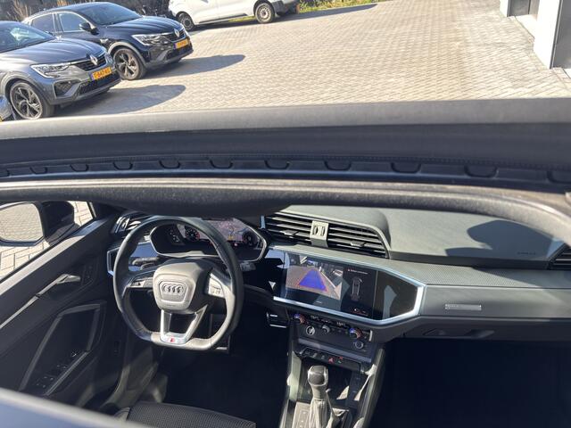Audi Q3 Sportback 35 TFSI S-Line Black Pano