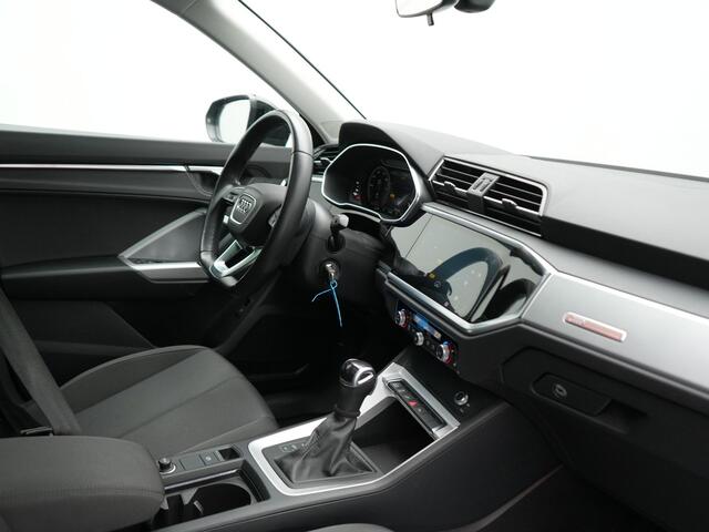 Audi Q3 45 TFSI e Advanced edition PHEV 245pk Dealer O.H | Panodak | 360 Camera | Blis | Voorstoelen Verwarmd | Sfeerverlichting | Cruise Control | DAB | Navigatie | Virtual | 17"L.M | Plug In Hybrid