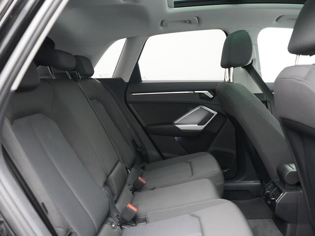 Audi Q3 45 TFSI e Advanced edition PHEV 245pk Dealer O.H | Panodak | 360 Camera | Blis | Voorstoelen Verwarmd | Sfeerverlichting | Cruise Control | DAB | Navigatie | Virtual | 17"L.M | Plug In Hybrid