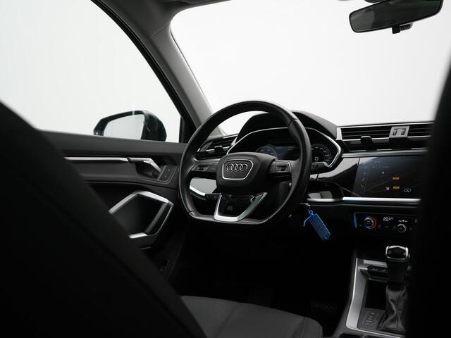 Audi Q3 45 TFSI e Advanced edition PHEV 245pk Dealer O.H | Panodak | 360 Camera | Blis | Voorstoelen Verwarmd | Sfeerverlichting | Cruise Control | DAB | Navigatie | Virtual | 17"L.M | Plug In Hybrid