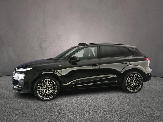 Audi Q3 1.5 e-hybrid S edition | Panoramadak | Trekhaak | Head-Up | SONOS | Privacy Glas | Dodehoek detectie |