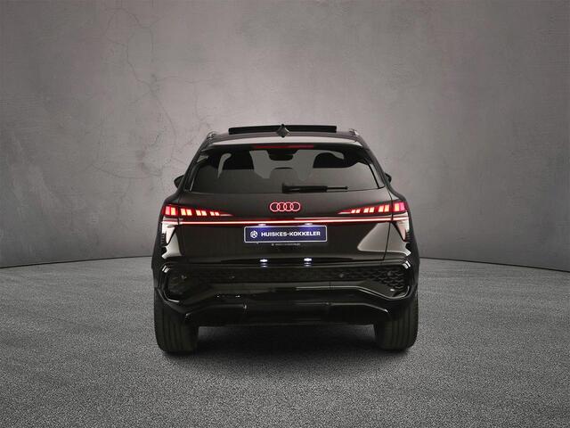 Audi Q3 1.5 e-hybrid S edition | Panoramadak | Trekhaak | Head-Up | SONOS | Privacy Glas | Dodehoek detectie |