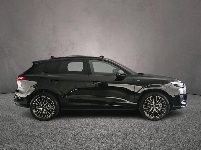 Audi Q3 1.5 e-hybrid S edition | Panoramadak | Trekhaak | Head-Up | SONOS | Privacy Glas | Dodehoek detectie |