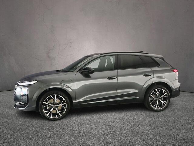 Audi Q3 1.5 e-hybrid S edition | Trekhaak | Panoramadak | Camera | Full-LED | Ambient Lichtpakket | Privacy Glas | Akoestisch glas | Zwart optiek | Keyless