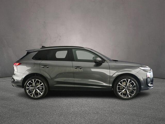 Audi Q3 1.5 e-hybrid S edition | Trekhaak | Panoramadak | Camera | Full-LED | Ambient Lichtpakket | Privacy Glas | Akoestisch glas | Zwart optiek | Keyless