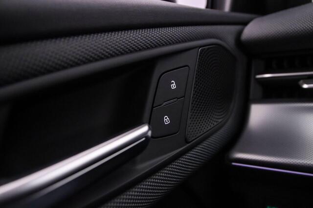 Audi Q3 1.5 e-hybrid S edition | Trekhaak | Panoramadak | Camera | Full-LED | Ambient Lichtpakket | Privacy Glas | Akoestisch glas | Zwart optiek | Keyless