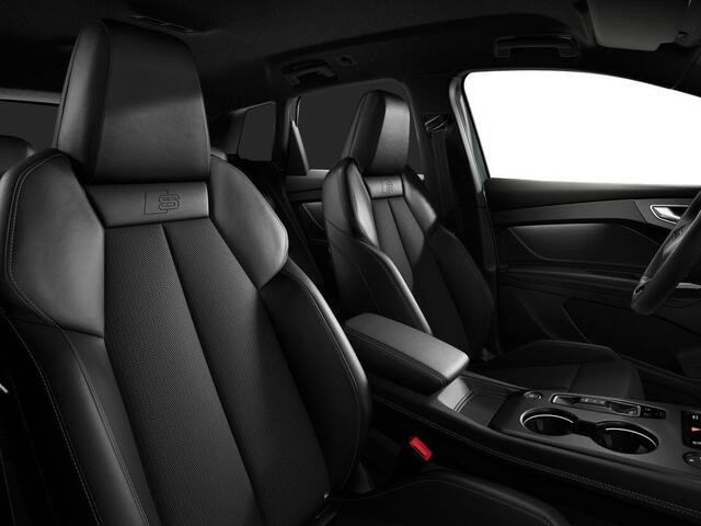 Audi Q4 S edition performance 286 PK · Tech plus · 21" LM Velgen · Bijrijdersdisplay · Trekhaak elek. wegklapbaar
