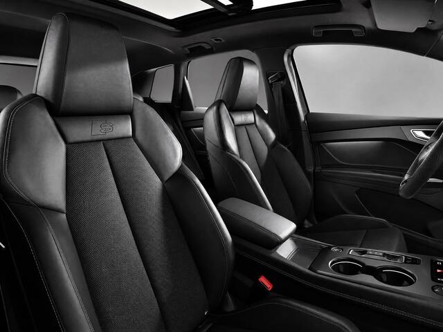 Audi Q4 S edition performance 82 kWh 286 PK · Glazen panoramadak · Trekhaak elek. wegklapbaar · Optiekpakket zwart