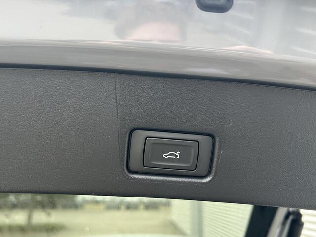 Audi Q4 Sportback e-tron S edition Competition e-tron 45 82 kWh 210 kW / 28 | Adaptieve Cruise Control | Stoelverwarming | Sfeerverlichting | Camera | Elektrische achterklep | Matrix Verlichting |