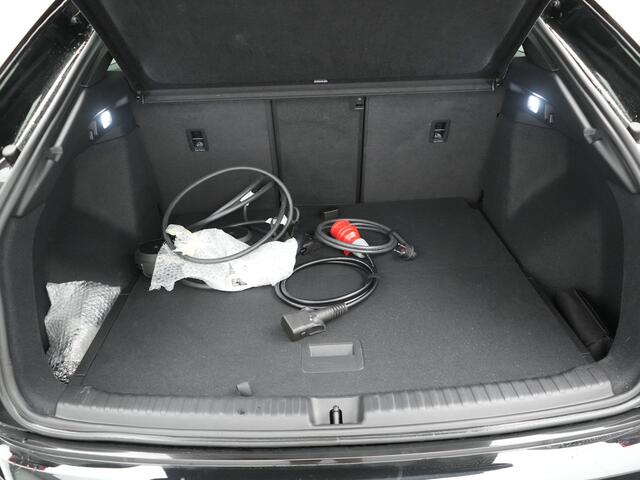 Audi Q4 Sportback e-tron 40 S edition 204pk | Panodak | Adaptive Cruise | Lederen Sportstoelen Verwarmd | Head Up | Matrix LED | Camera | Keyless | Sfeerverlichting | Apple Carplay |