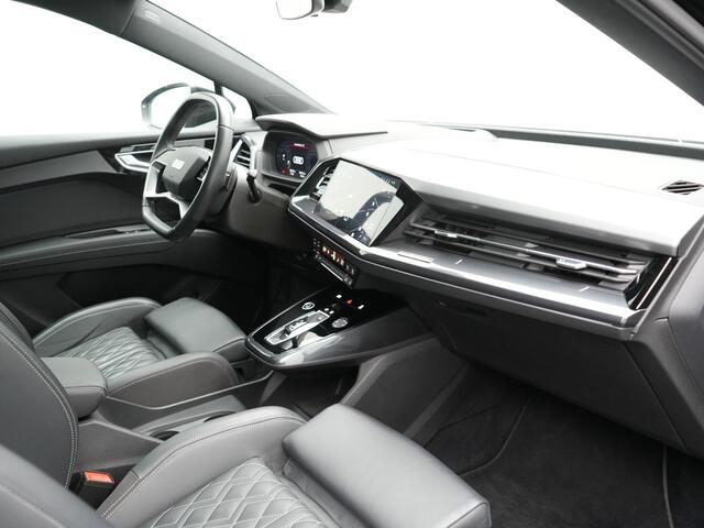 Audi Q4 Sportback e-tron 50 quattro S Line 77 kWh 300pk Dealer O.H. | Trekhaak Af Fabriek | Panodak | Adaptive Cruise | Head Up | Camera | Matrix LED | Lederen Sportstoelen Verwarmd | Sfeerverlichting | Apple Carplay | Keyless | Blis | 20"L.M | Navigatie |