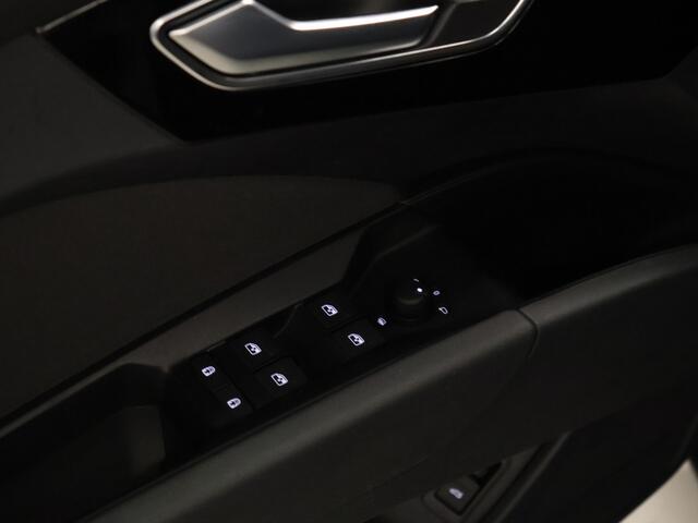 Audi Q4 Sportback e-tron 40 Sport Edition 77 kWh [APPLE CARPLAY, STOELVERWARMING, LED, CRUISE CONTROL, DIGITAL DASH, ELEKTRISCHE ACHTERKLEP, NIEUWSTAAT]