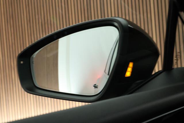 Audi Q4 Sportback e-tron 40 S edition 77 kWh Trekhaak Camera HUD Sonos Panoramadak Stoelverwarming Navigatie S-Line