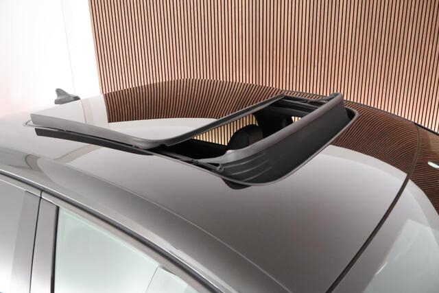 Audi Q4 Sportback e-tron 40 S edition 77 kWh Trekhaak Camera HUD Sonos Panoramadak Stoelverwarming Navigatie S-Line
