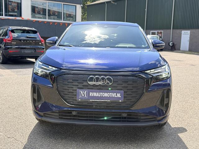 Audi Q4 Sportback e-tron 45 S Edition 82 kWh S-LINE BINNEN + BUITEN VAN: 48.900,- VOOR: 44.877,- UW WKOORDEEL: 4.023,- | 21 INCH!| MEM. STOEL| ACHTERUITRIJCAMERA| NAPPA LEER| DIAMOND STICHING | FABR. GARANTIE T/M 2028