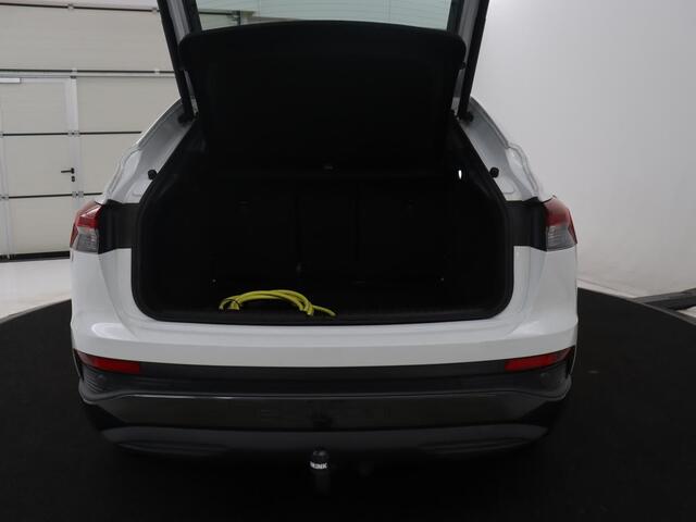 Audi Q4 Sportback e-tron 40 Advanced edition 77 kWh | SOH 93,3% | Leder | Adaptive cruise | Stoelverwarming | Trekhaak | Camera | Park assist | Climate control | Full LED