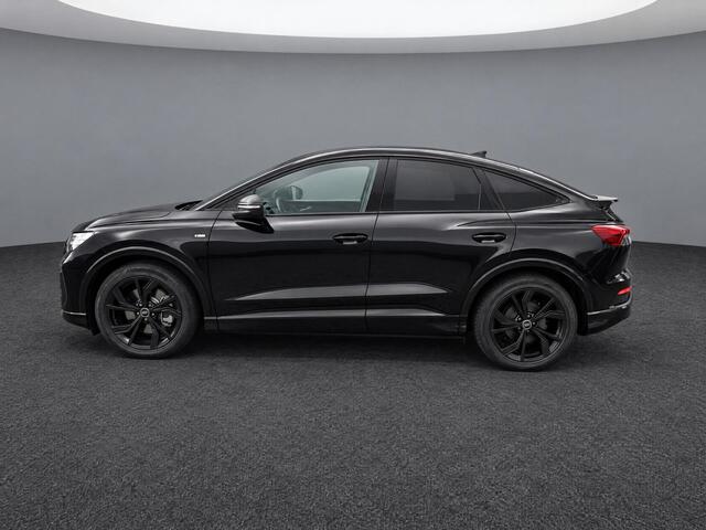 Audi Q4 Sportback e-tron 45 quattro 82 kWh / 285pk S Edition · SONOS · Trekhaak · Camera · Elektrische stoelverstelling · Stoelverwarming · Apple/Android Car Play · 20'' ·