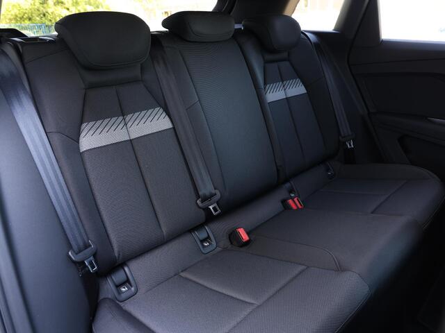 Audi Q4 e-tron 45 quattro Advanced edition 82 kWh | Optiek zwart | Privacy glas | 20" Lichtmetalen velgen |
