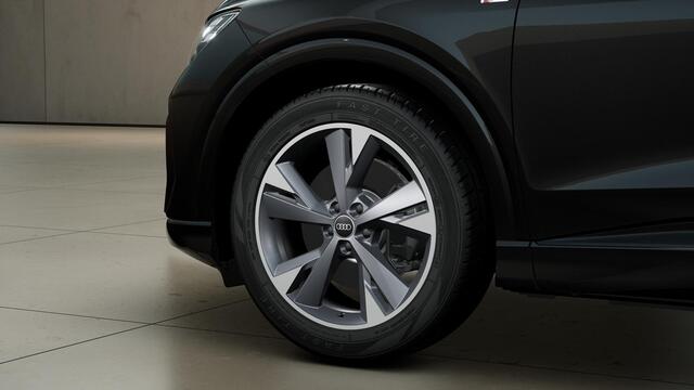 Audi Q4 e-tron 45 quattro S Edition 82 kWh assistentiepakket plus, comfortpakket, privacy glass, optiekpakket zwart plus, LM velgen 20"