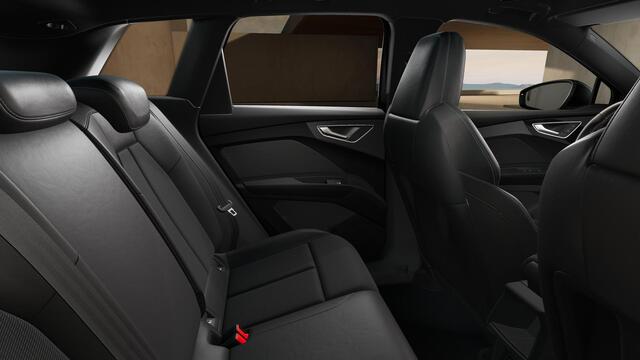 Audi Q4 e-tron 45 quattro S Edition 82 kWh assistentiepakket plus, comfortpakket, privacy glass, optiekpakket zwart plus, LM velgen 20"