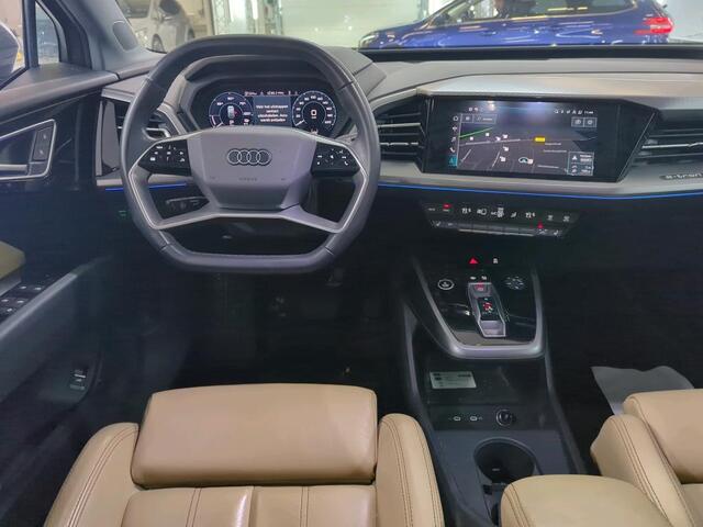 Audi Q4 e-tron 40 BEV 77 kWh 204pk Advanced edition / LED Matrix / Leer / Elek Achterklep / Camera/ Navigatie / 19" LMV